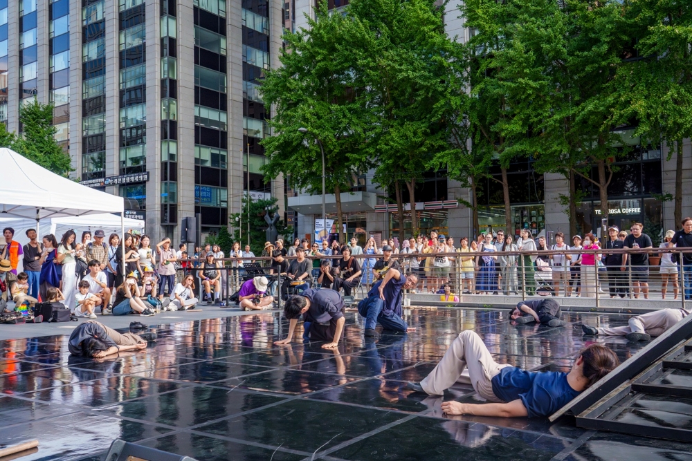 Contemporary Dance X Sports: Urban Climbing with a Live Band!